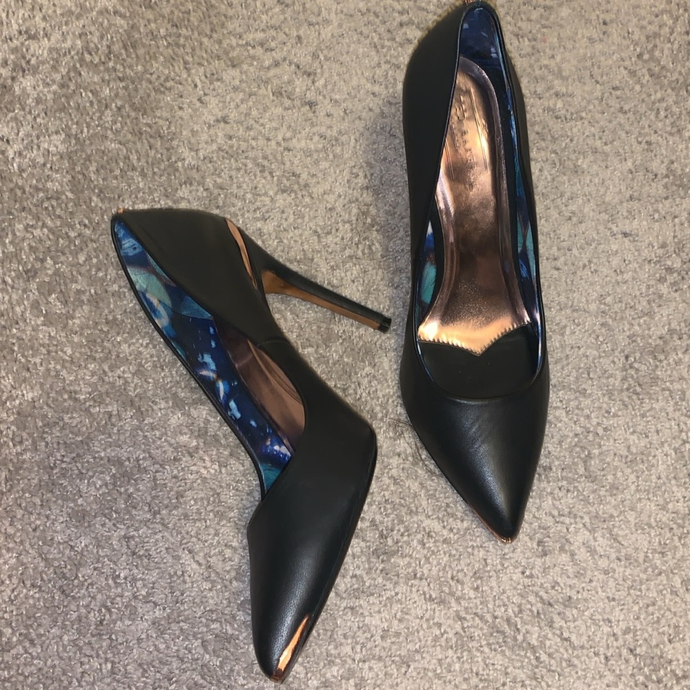 Ted Baker London black leather stiletto heels pumps with rose gold bow size 40.5
